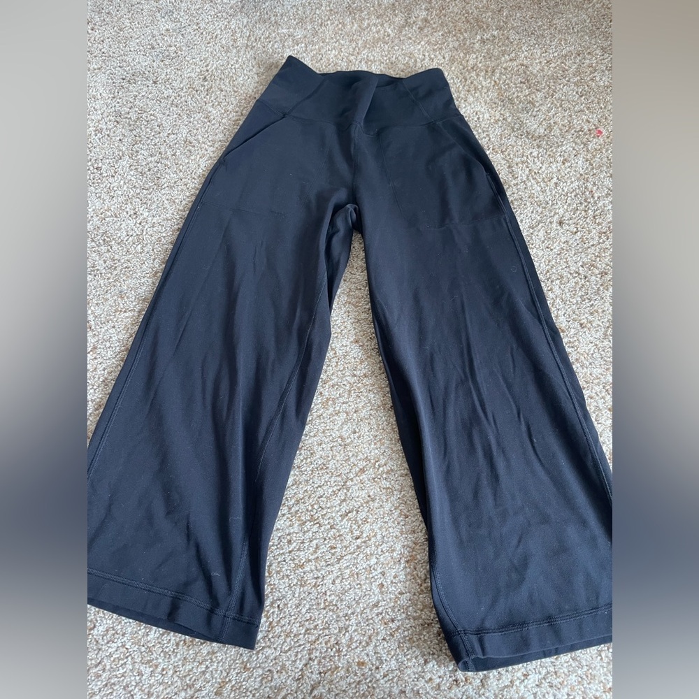 Lululemon Align high rise wide leg pant short, in brand new condition